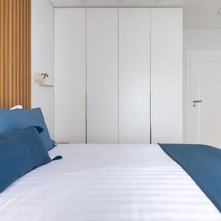 Apartment D33 - Brand New Luxury With Terrace, Garden, Ac And Parking *