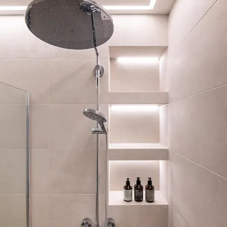 Apartment D33 - Brand New Luxury With Terrace, Garden, Ac And Parking